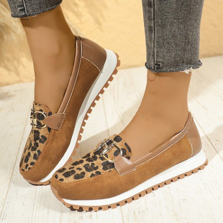 Round Toe Flat Bottom Metal Buckle Low-cut Leisure Pumps
