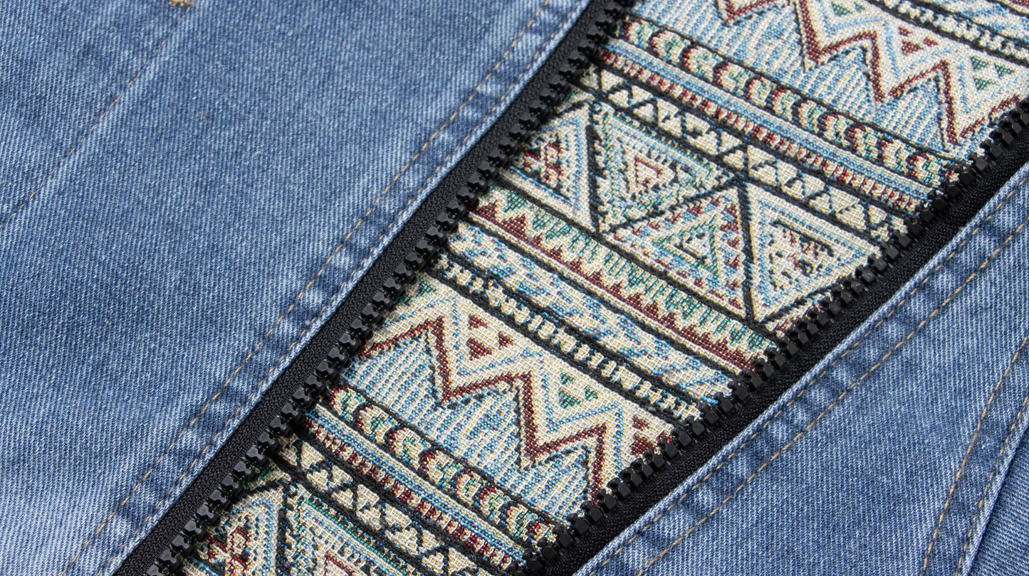 Jakke i denim med lynlåslukning og syninger