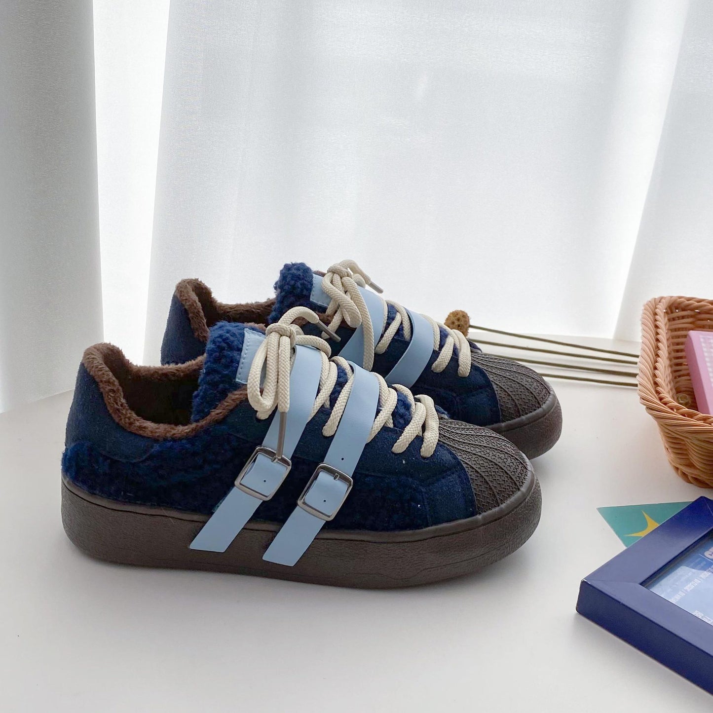 Super Popular American Casual Sneakers Retro High Sense