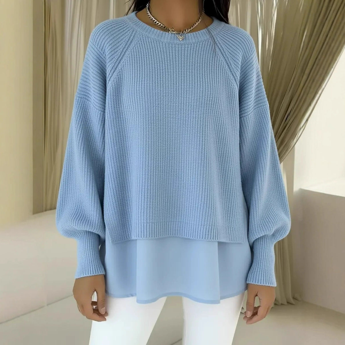 Ensfarvet afslappet crewneck-sweater med chiffonkant og pufærmer