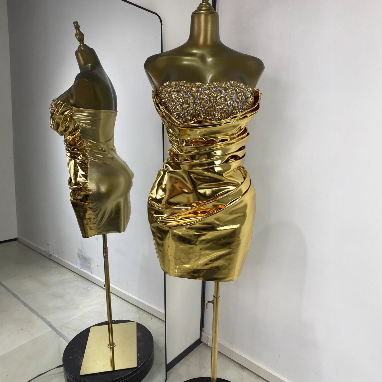 Guldfarvet Glossy Rhinstensbesat Light-luxury Bodycon Nederdel i Europæisk og Amerikansk Stil