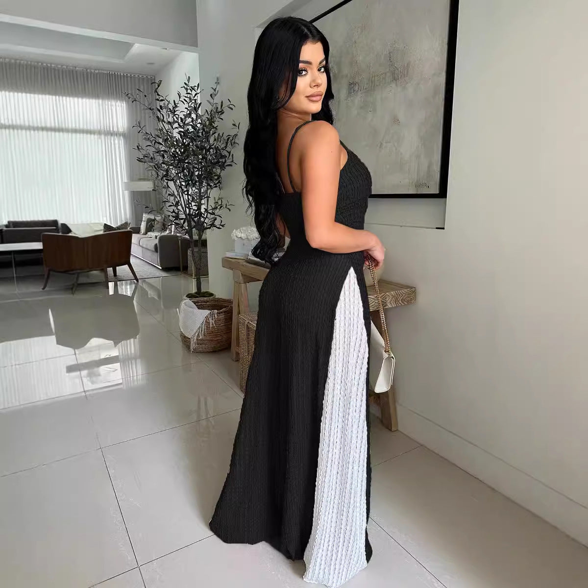 Sexet Jumpsuit Med Udsnit, Brede Ben, Strikket Slynge og Kontrastfarver