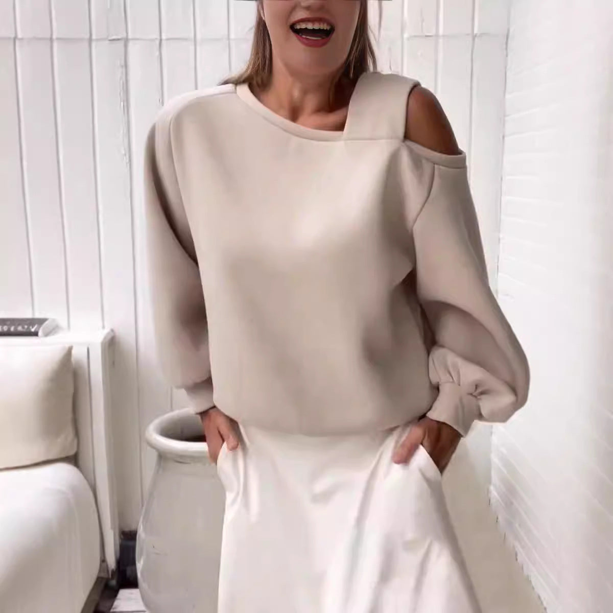 Leisure Off-shoulder Loose Long Sleeve Fleece-lined Bathroom