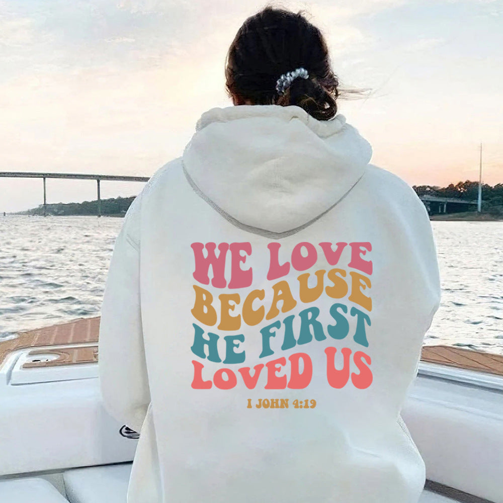 Ensfarvet sweatshirt med print til kvinder