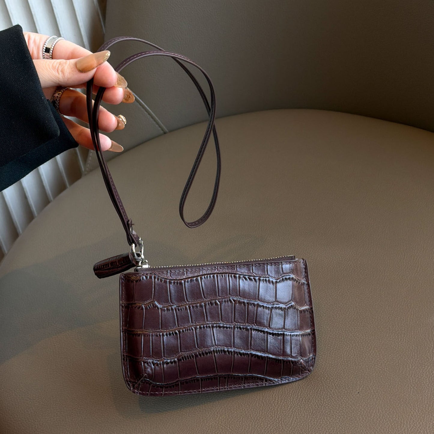 Multi-use Neck-hanging Cardholder And Coin Purse Made From Premium Oil-waxed Full-grain Cowhide