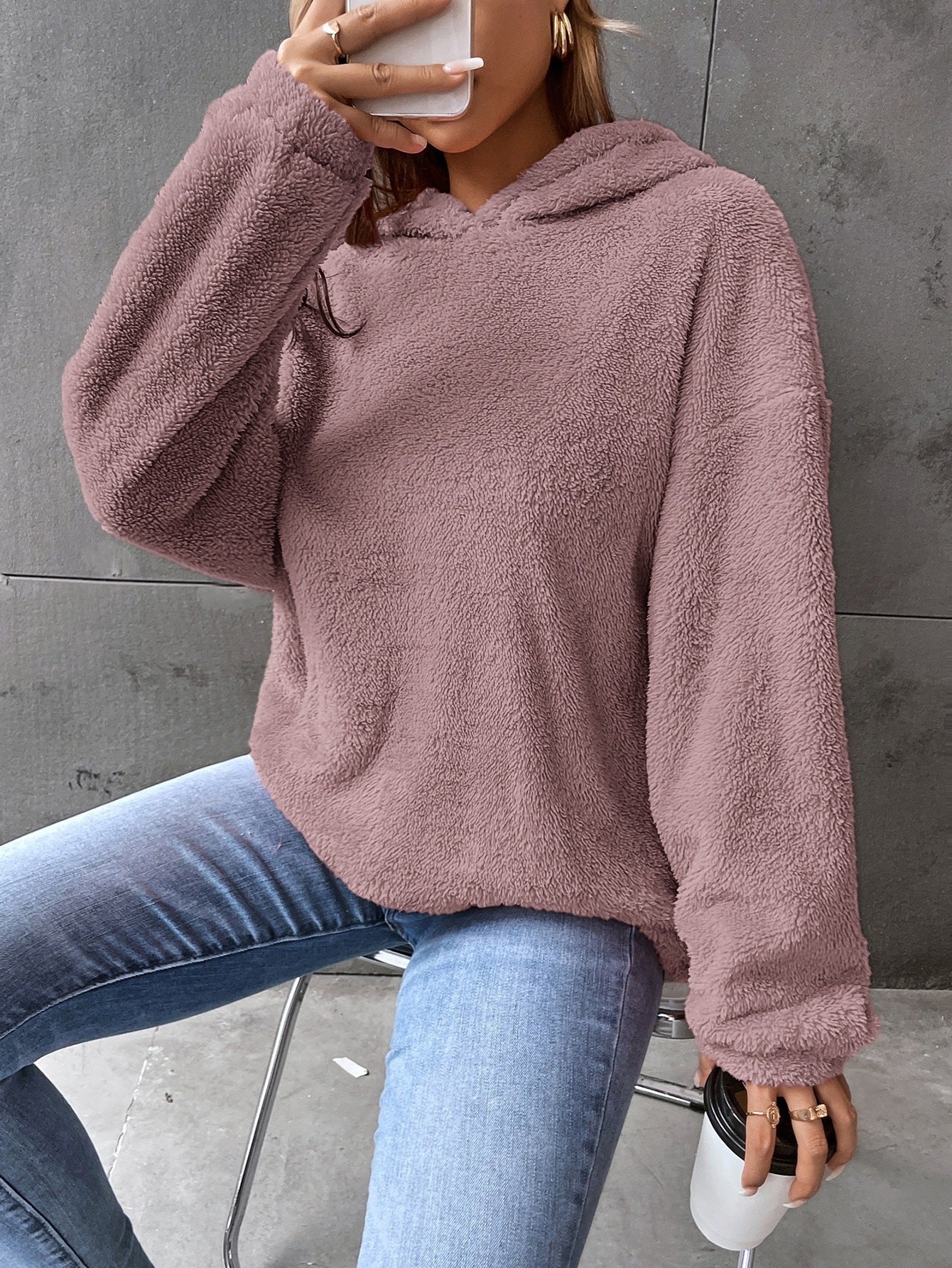 Enkel og moderne hættetrøje til kvinder i dobbeltlags fløjl, løstsiddende, langærmet sweatshirt