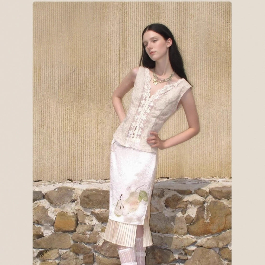 Lace-panelled V-neck Sleeveless Tank Top Fruit-print Patchwork Pleated Midi Skirt