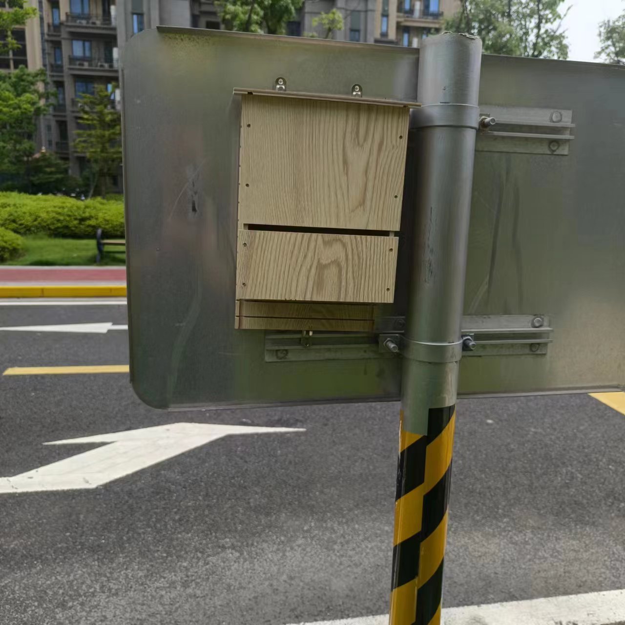 Wooden Bat Nest Hanging Outdoor Garden Eaves Bat Habitat