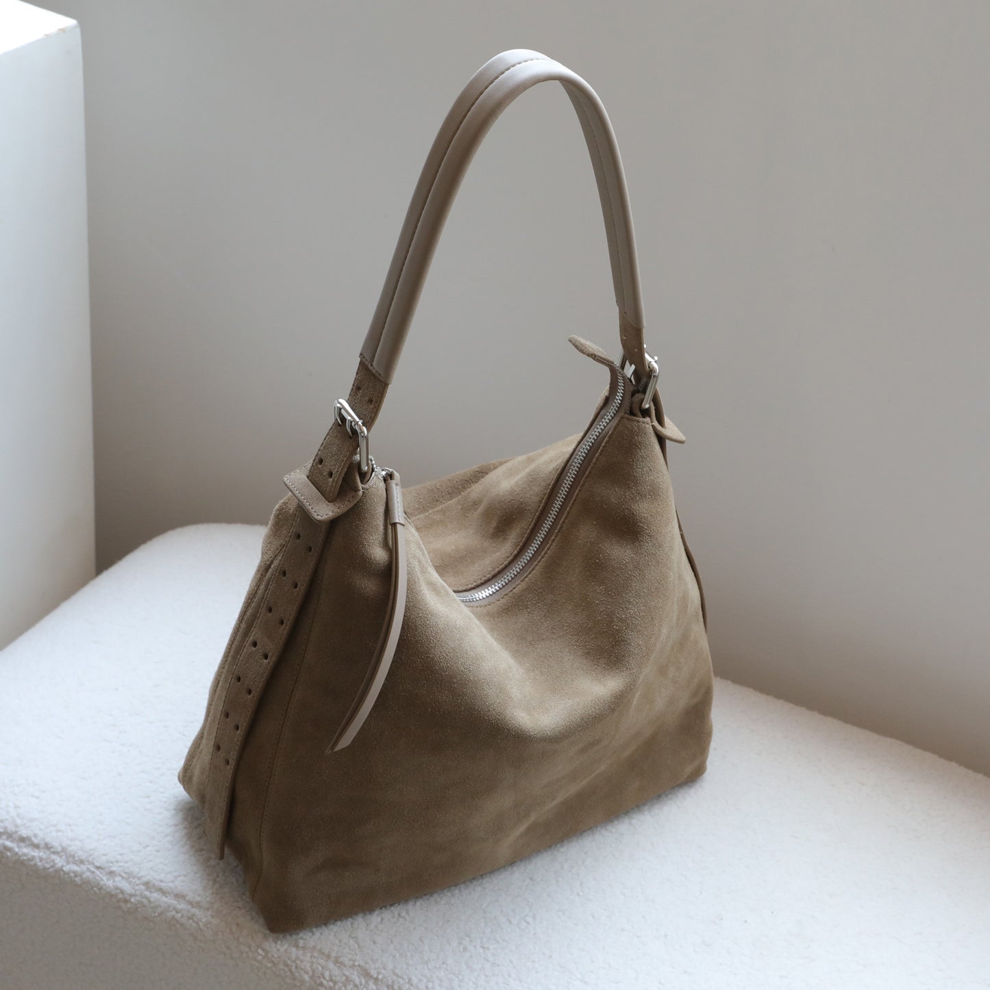 Sleek High-end Underarm Shoulder Bag