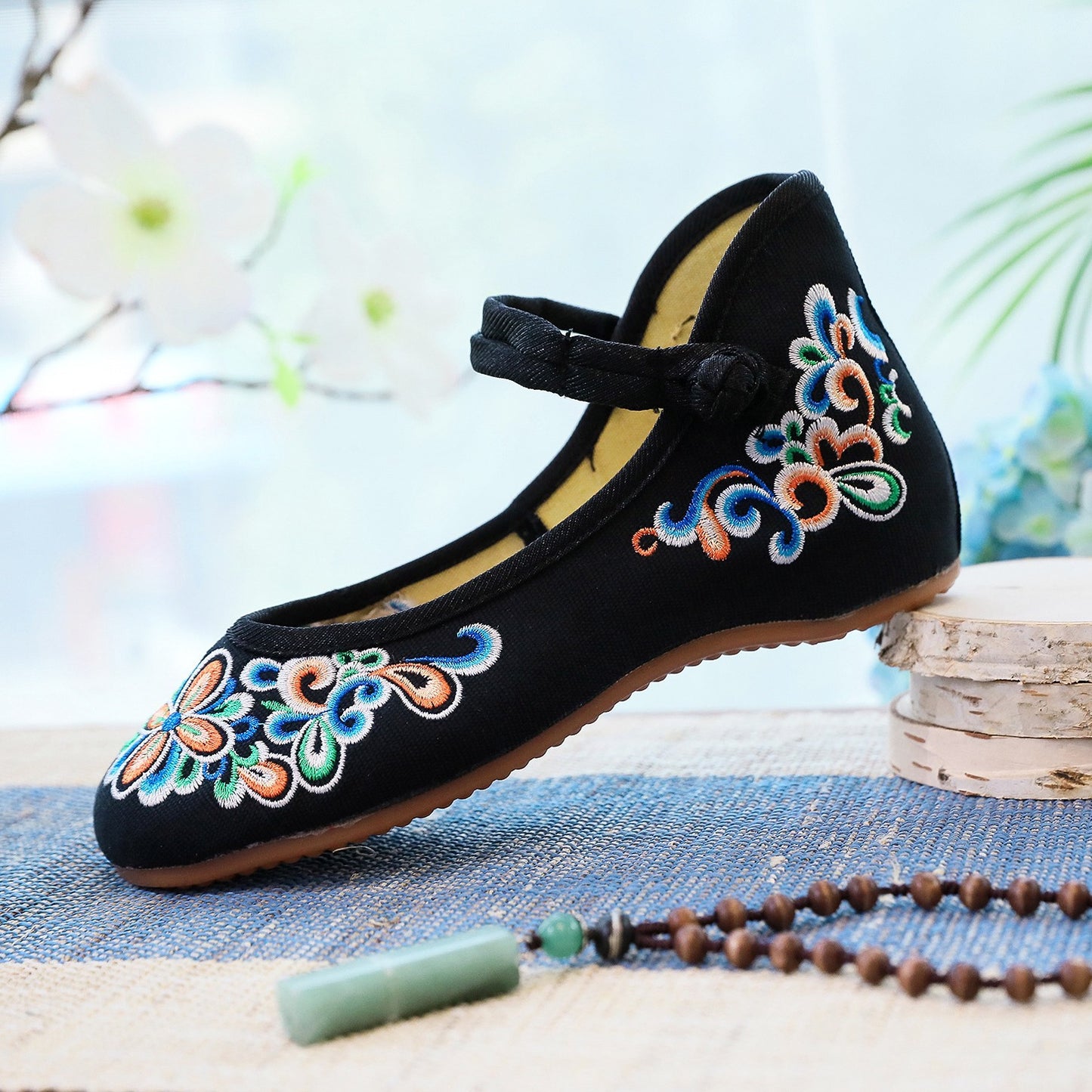 Women's Round Head Canvas Embroidered Cotton Shoes
