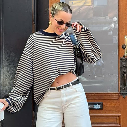Fashionstribet løs kontrastfarvet T-shirt med rund hals og lange ærmer