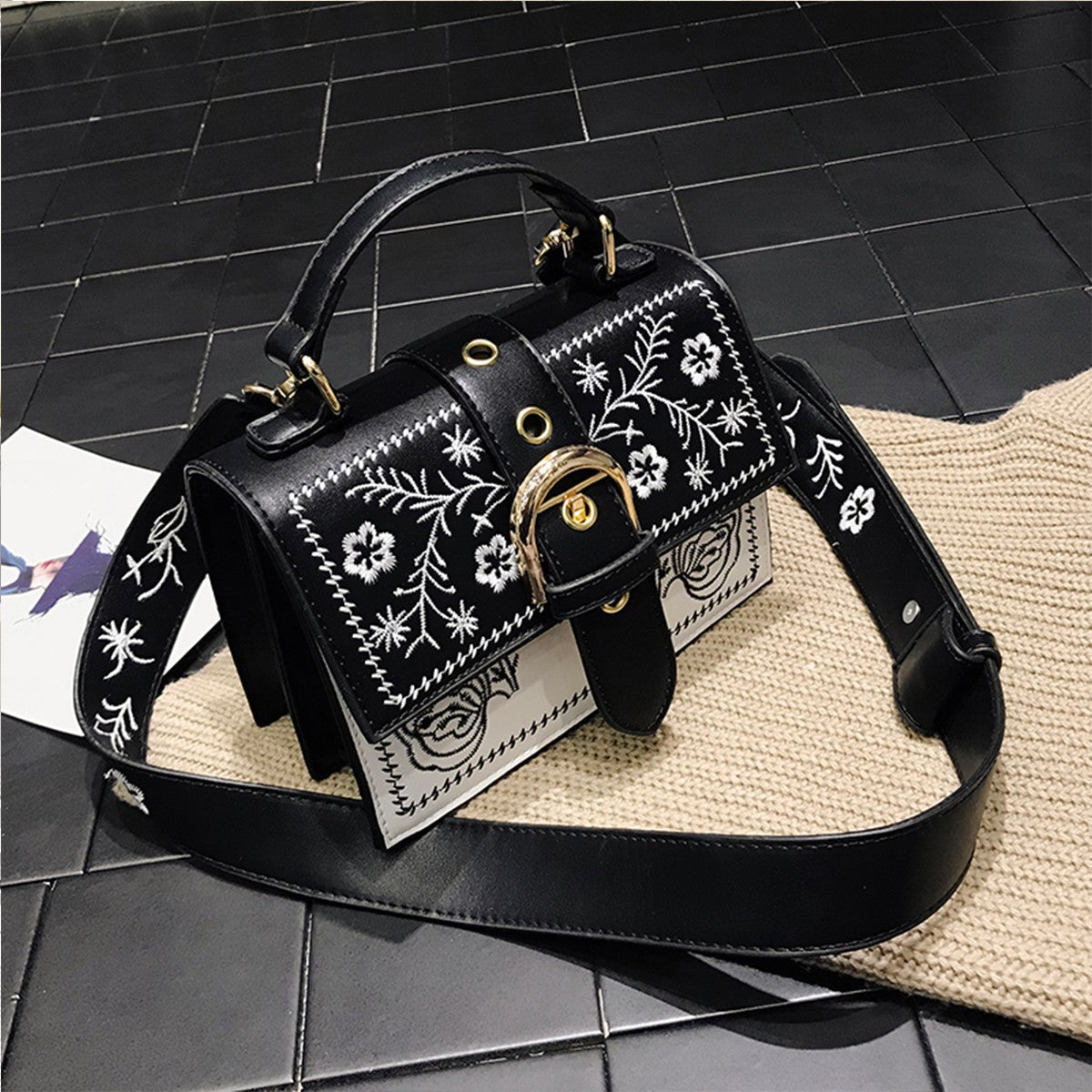 New Ethnic Style Graffiti Printing Fashion Shoulder Messenger Bag