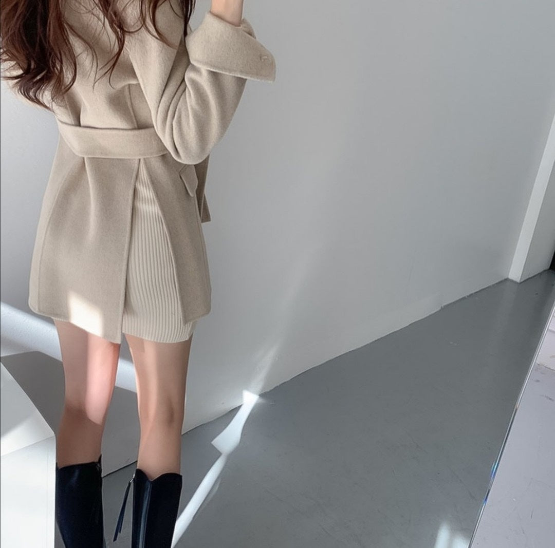 Cardigan vintage français avec col cravate et taille cintrée