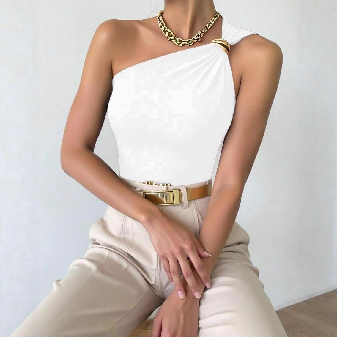 Minimalist Sleeveless One-shoulder Vest With A Metal Ring Detail