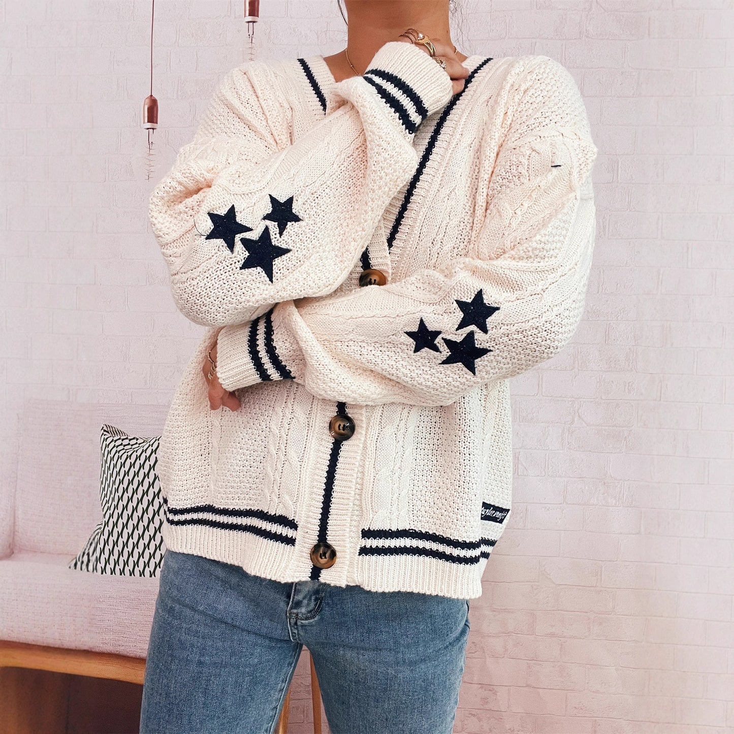 Street Arm Embroidery Knitted Coat V-collar Contrast Color Sweater