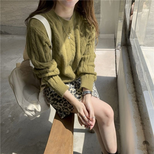 Women's Retro Twist Round Neck Sweater Western Style Leisure Loose Pullover