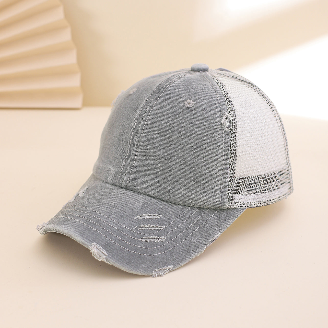 Solid-color, Frayed, Washed-out, Distressed, Mesh-patterned Cap - A Trendy, Youthful, Versatile Baseball Cap That Suits Both Daily Commuting And Outdoor Activities.