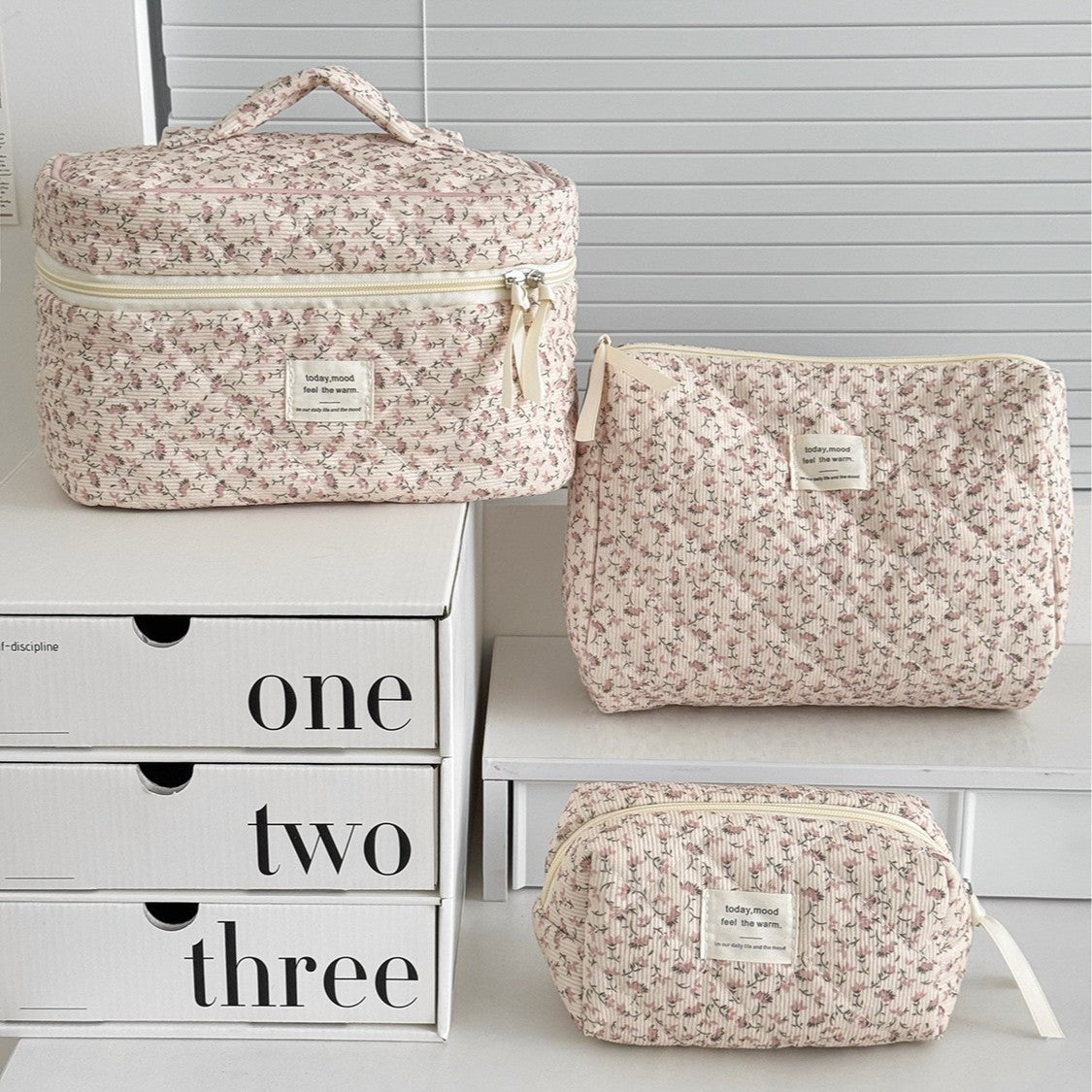 Multifunctional Corduroy Storage Bag With An All-over Floral Print
