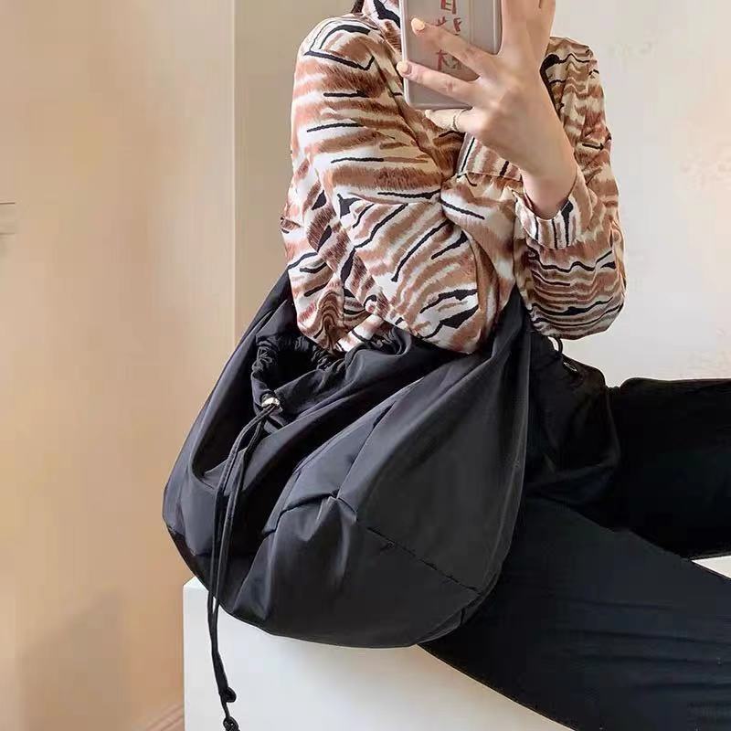 High-grade Large Capacity Shoulder Messenger Bag Elegant Underarm