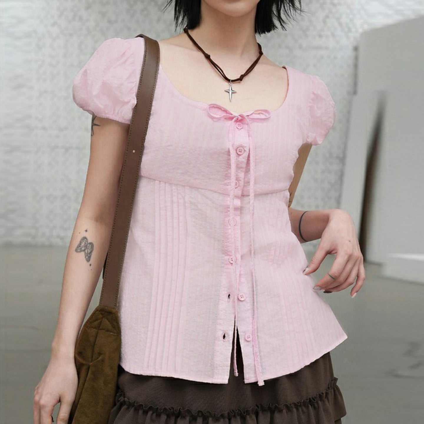 Womens French-style Puff-sleeve Figure-hugging Waist-cinching Blouse With A Tie