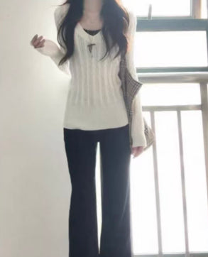 V-neck Spicy Girl-style Long-sleeve Sweater With A Regular Shoulder Line