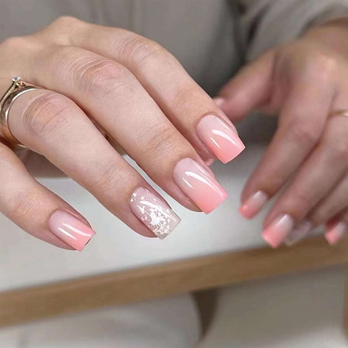 Press on Nails Medium Square Chrome Acrylic Glossy Glue on Artificial Squoval Aurora Pearl Flash Stick on False Nails with Design 24 Pcs