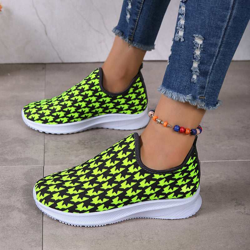 Houndstooth-mønstrede sneakers med rund snude og mesh-flade sko