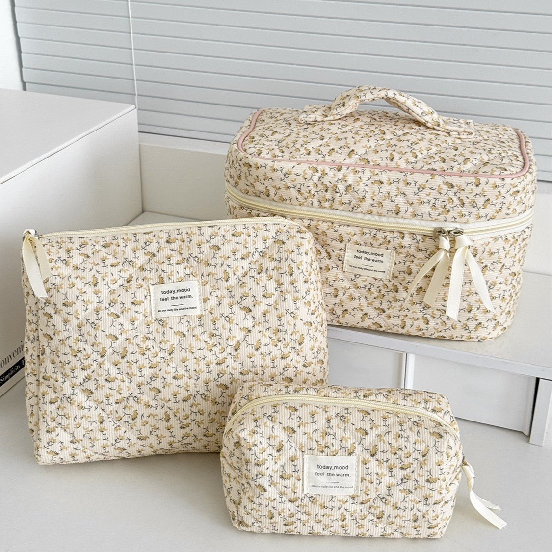 Multifunctional Corduroy Storage Bag With An All-over Floral Print